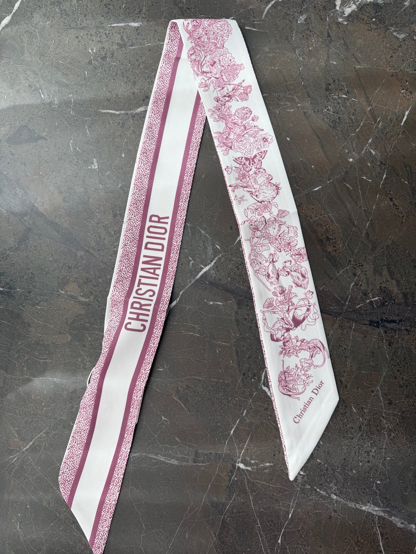 Foulard dior vip gift make up second hand
