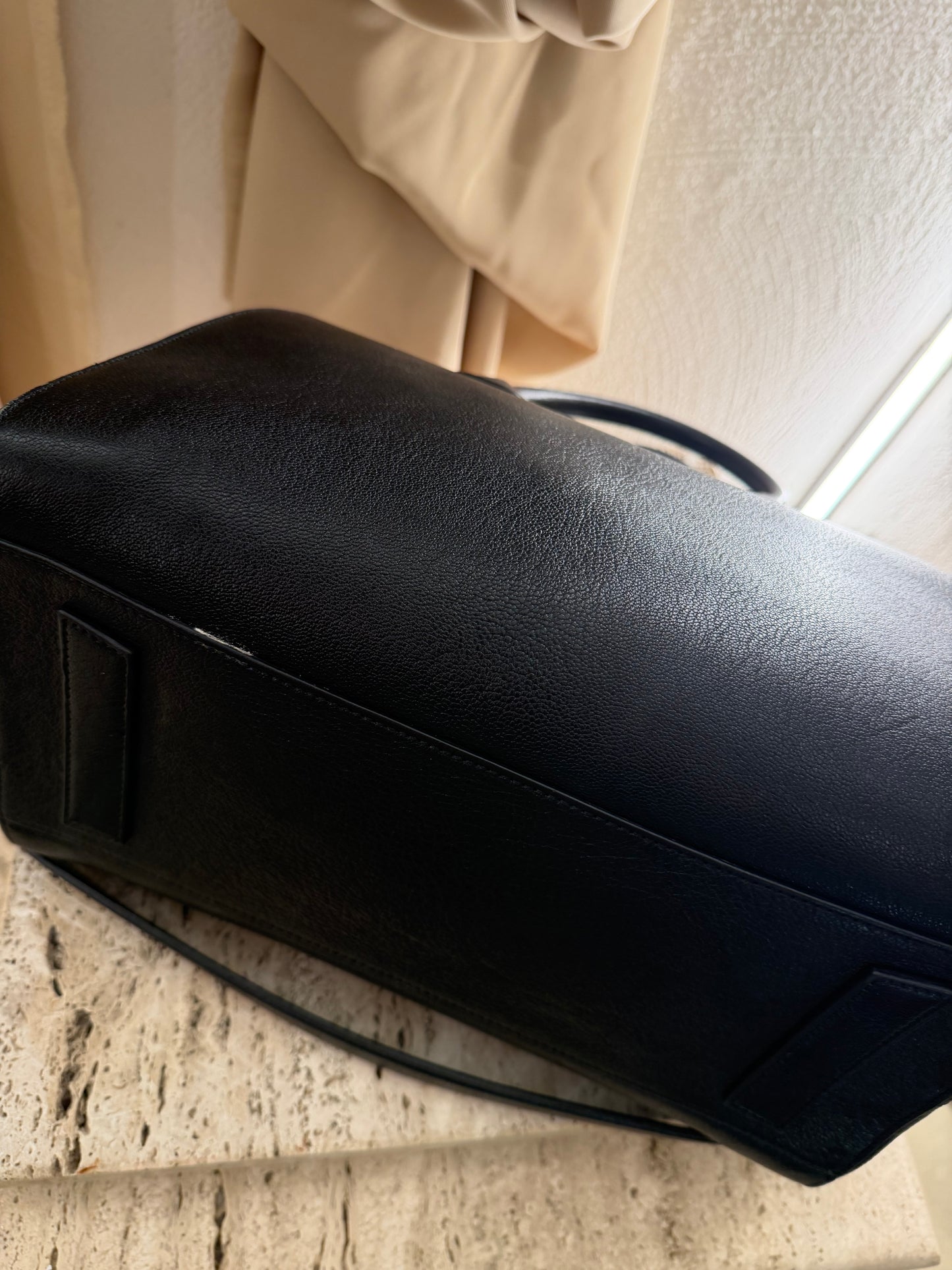 Givenchy antogona second hand