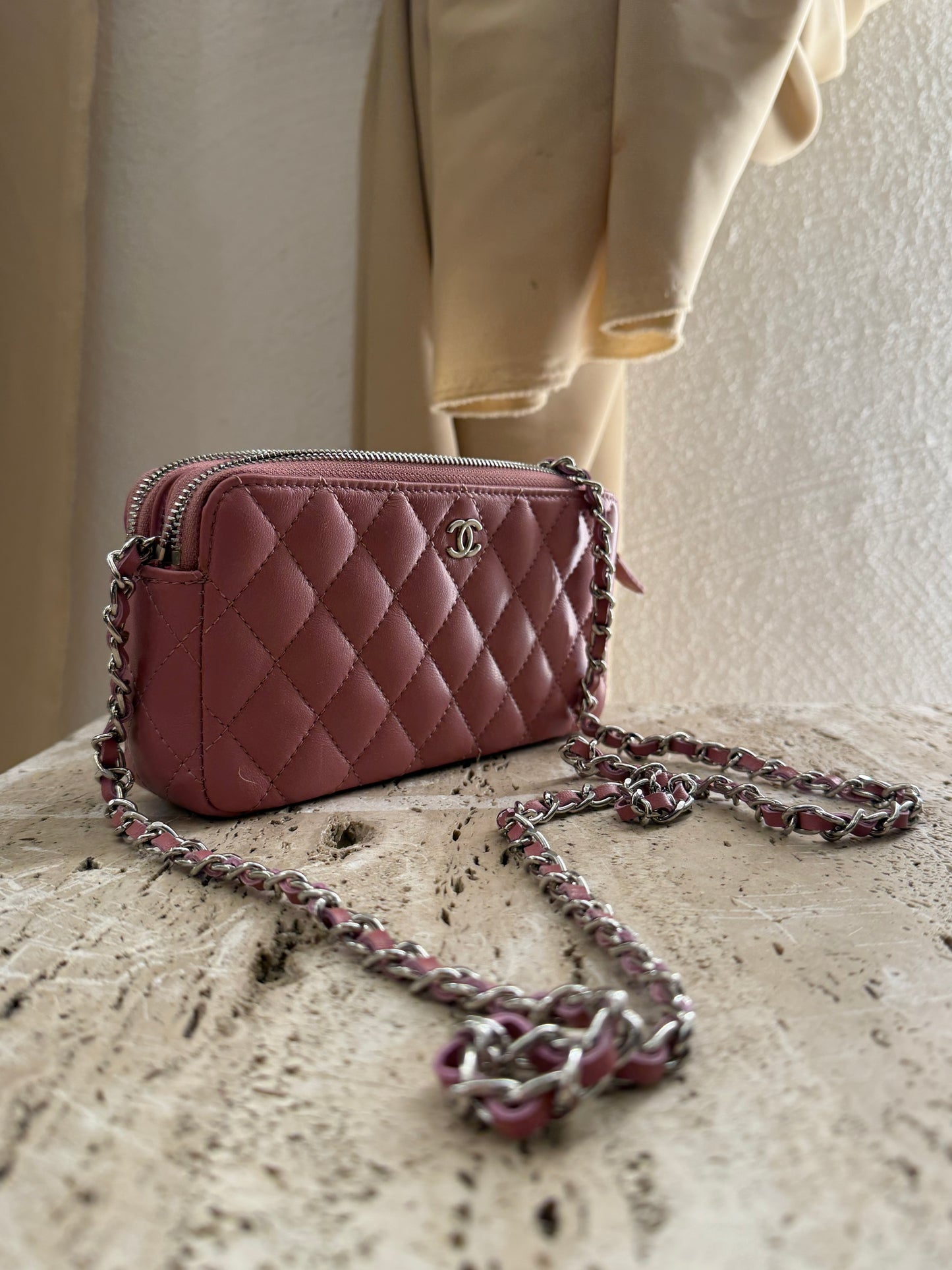 Chanel vip gift make up zip second hand