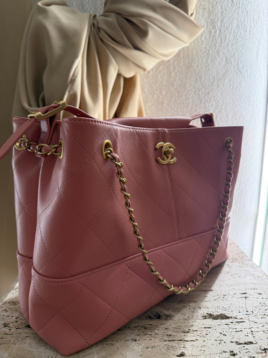 Tote beach chanel vip gift  second hand