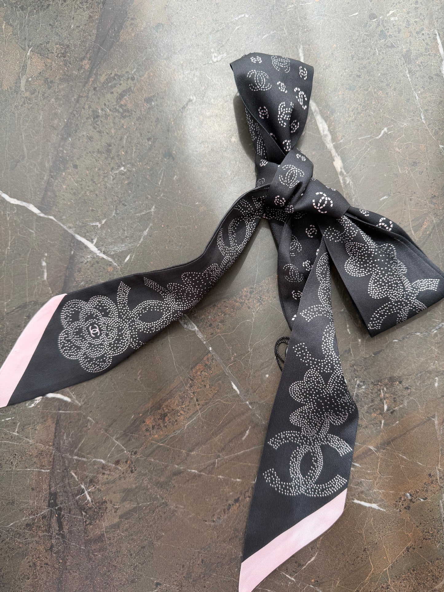 Foulard chanel vip gift make up second hand